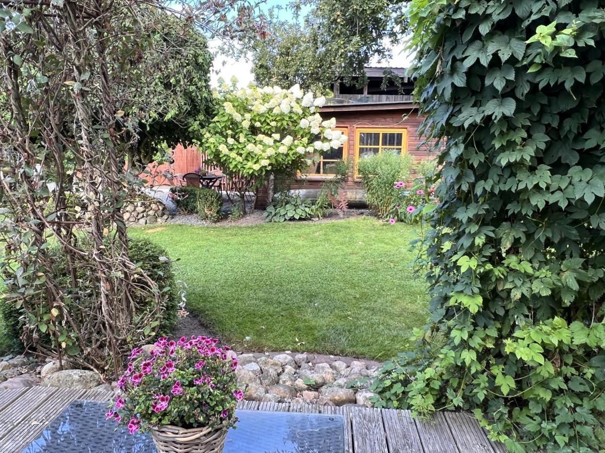 Ferienwohnung Kreatives Wohnen unter Reet ruhig und doch zentral Schwabstedt Exterior foto