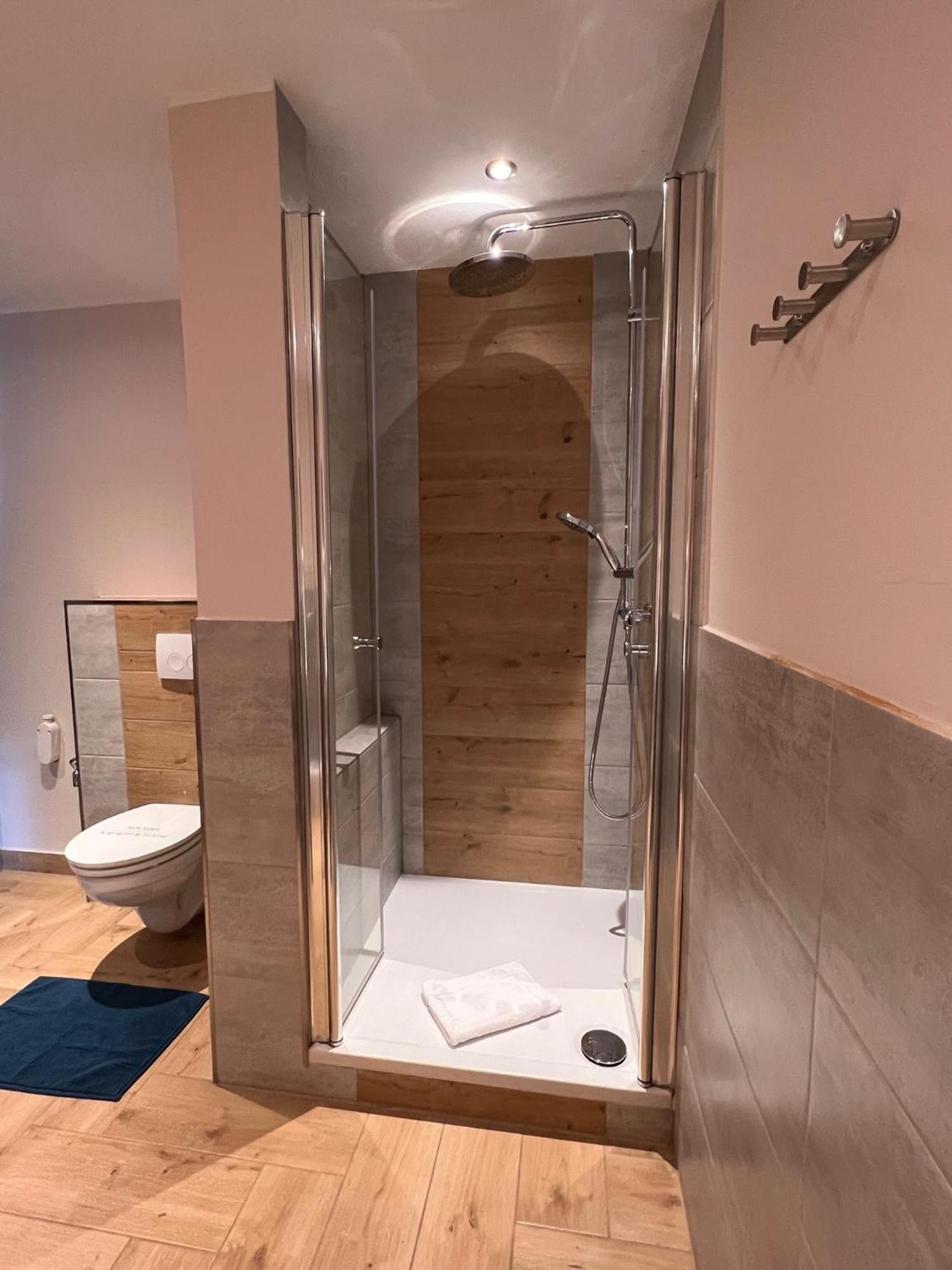 Ferienwohnung Kreatives Wohnen unter Reet ruhig und doch zentral Schwabstedt Zimmer foto